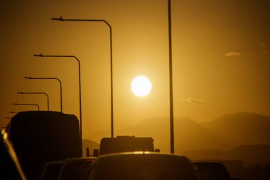 Rio x Niteroi köprüsü Rio de Janeiro, Brezilya - 11 Nisan 2023: Rio x Niteroi köprüsü üzerinde Rio de Janeiro Körfezi.