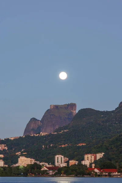 Закат Полнолуния Вершине Gavea Stone Видели Лагуны Родриго Фрейтас Рио — стоковое фото