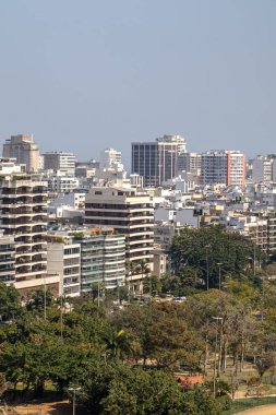 Rio de Janeiro Brezilya 'daki Rodrigo de Freitas lagününün manzarası.