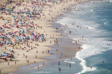 Rio de Janeiro, Brezilya 'daki Copacabana Plajı - 23 Ağustos 2023: Rio de Janeiro' daki Copacabana Sahili.