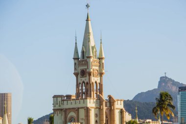 Rio de Janeiro, Brezilya 'daki Mali Ada Şatosu - 23 Nisan 2023: Rio de Janeiro' daki Guanabara Körfezi 'nden görülen Mali Ada Kalesi.