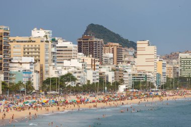 Rio de Janeiro, Brezilya 'daki Leblon plajı manzarası - 25 Aralık 2023: Rio de Janeiro' daki Leblon plajının hava manzarası.