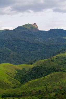 Brezilya, Rio de Janeiro 'da Visconde de Maua' da mühürlü taş zirvesi.