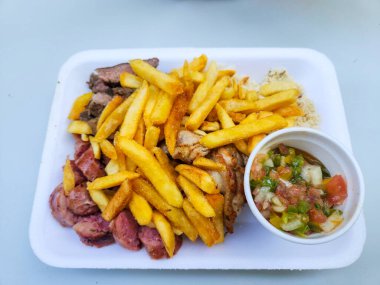 Brezilya 'nın Rio de Janeiro şehrinde düzenlenen etkinlikte çok popüler bir Brezilya mutfağı olan karışık barbekü..