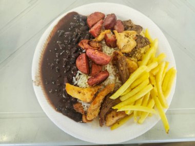 Brezilya 'nın Rio de Janeiro şehrinde düzenlenen etkinlikte çok popüler bir Brezilya mutfağı olan karışık barbekü..