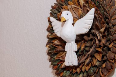 Brezilya, Rio de Janeiro 'da bir evin duvarında kutsal ruhun resmi.