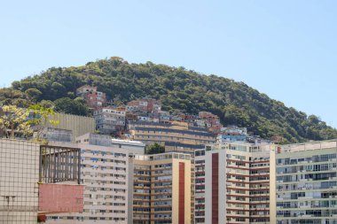 Rio de Janeiro, Brezilya 'daki Ipanema' daki Cantagalo Tepesi manzarası.