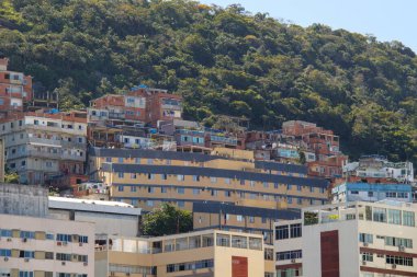 Rio de Janeiro, Brezilya 'daki Ipanema' daki Cantagalo Tepesi manzarası.