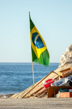 Rio de Janeiro, Brezilya 'daki Copacabana sahil yolunda Brezilya bayrağı.