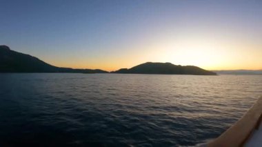 Büyük adada gün batımı Angra dos Reis Rio de Janeiro, Brezilya.