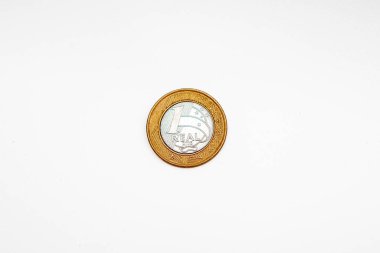Rio de Janeiro, Brezilya 'da beyaz arka planda 1 gerçek sikke.
