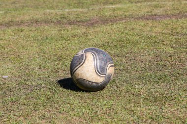 Brezilya 'nın Rio de Janeiro kentindeki bir halk sahasında futbol eğitimi için aksesuarlar..