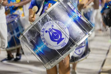 Samba okulu Rio de Janeiro, Brezilya 'da son dakikada - 26 Ocak 2025 Sambadrome' daki geçit töreninde Samba okulu