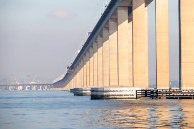 Rio de Janeiro Brezilya 'daki Rio Niteroi köprüsü.