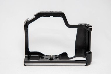 Rio de Janeiro, Brezilya 'da beyaz arka planı olan aynasız kamera için koruyucu kafes.