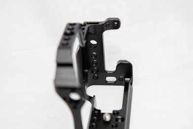 Rio de Janeiro, Brezilya 'da beyaz arka planı olan aynasız kamera için koruyucu kafes.