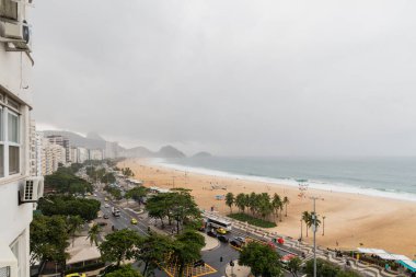 Rio de Janeiro, Brezilya 'daki Copacabana Plajı - 12 Haziran 2025: Rio de Janeiro' daki Copacabana Sahili.