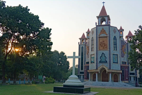 2022 Raiganj Bengala Ocidental Índia Santa Cruz Estátua Situada Igreja — Fotografia de Stock