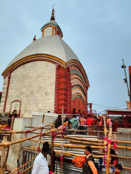 2021 タラピス 西ベンガル州 インド 巡礼者と共にカリ女神のための有名なヒンドゥ寺院 — ストック写真
