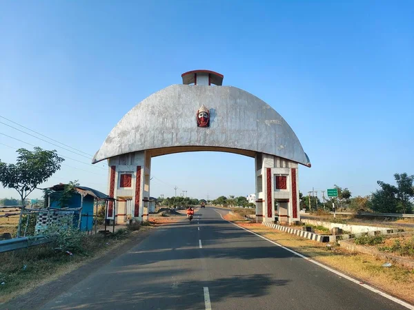 2021 Tarapith Batı Bengal Hindistan Tarapith Kasabasının Giriş Dizaynı Yolda — Stok fotoğraf