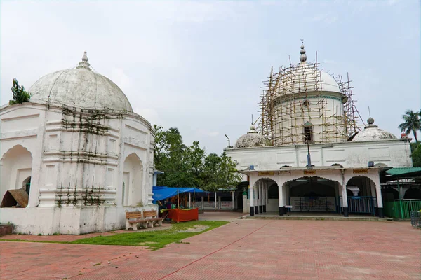 2022インド西ベンガルのジャルペシュ寺院 インドのジャルパギグリにあるジャルペシュ寺院の改修工事 — ストック写真