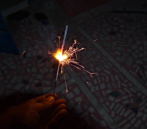 Accendendo Scintille Elettriche Celebrazione Del Diwali Durante Notte India — Foto Stock