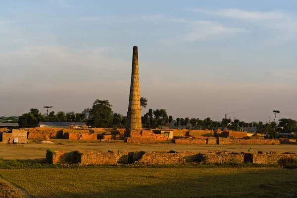 印度制砖窑炉烟囱景观 — 图库照片