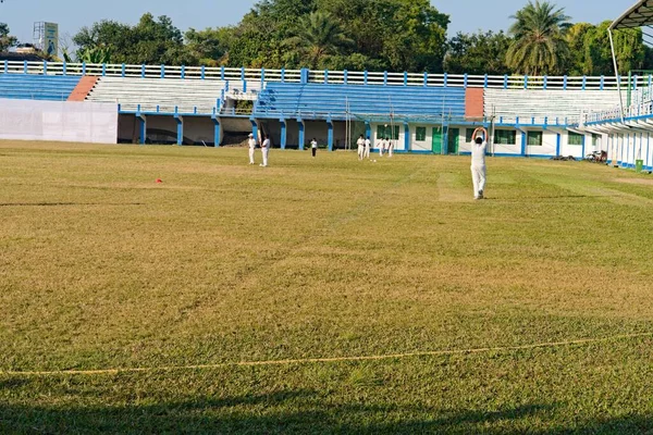 Malé Děti Hrají Kriket Stadionu Hřiště Indii — Stock fotografie