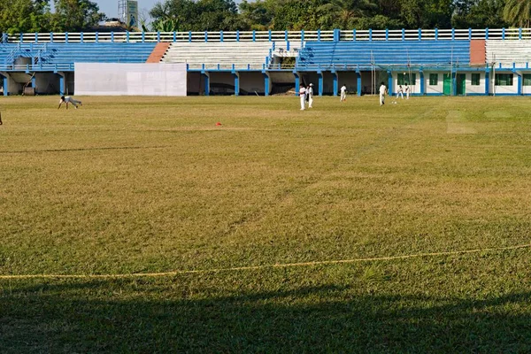 Malé Děti Hrají Kriket Stadionu Hřiště Indii — Stock fotografie