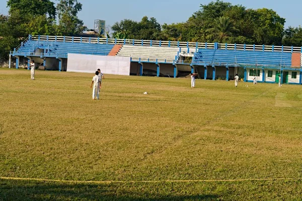 Маленькі Діти Грають Крикет Стадіоні Граючи Інді — стокове фото