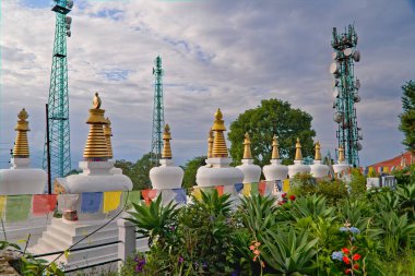 Kalimpong, Batı Bengal, Hindistan, 05.27.2023 Budist manastırının en üst katı.