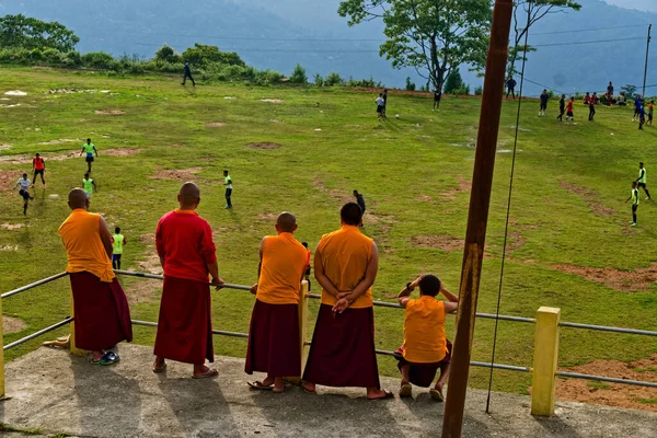 Kalimpong West Bengal Indie 2023 Buddhističtí Mniši Užívají Fotbalový Zápas — Stock fotografie