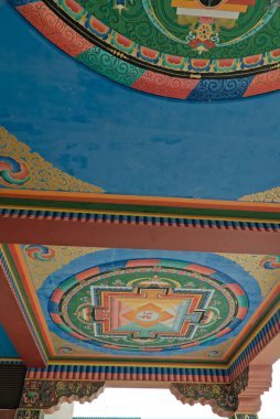 05.16.2023. Siliguri Batı Bengal Hindistan Asya güzel sanatlar ve manastır duvarlarında tenezzül tablosu