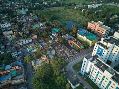 09.16.2023. Raiganj Batı Bengal Hindistan Hindistan 'daki binaların ve evlerin en üst düzey görüntüsü