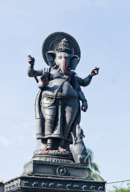 Raiganj Batı Bengal Hindistan 10.30.2023 Lord Ganesha putu Hindistan 'da Durga puja vesilesiyle ibadet etmiştir.