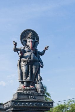 Raiganj Batı Bengal Hindistan 10.30.2023 Lord Ganesha putu Hindistan 'da Durga puja vesilesiyle ibadet etmiştir.