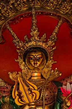 Raiganj Batı Bengal Hindistan 20.10.2023.Hala Durga 'nın Hindistan' daki Durga puja karnavalı vesilesiyle çekilmiş