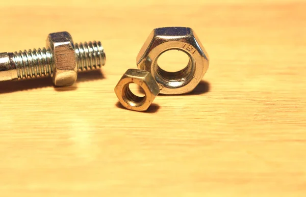 镀锌钢装配工具 螺栓和螺母 — 图库照片