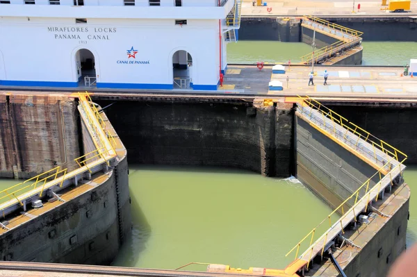 Panama Kanalı Nın Kapıları Panama Kilitleniyor — Stok fotoğraf