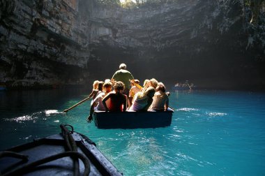 Melissani 'nin Kefalonia Adası Mağarası