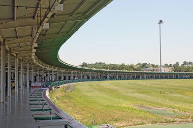 Seul, Güney Kore - 16 Haziran 2023: Bu Golf Sahası 358,8 metre çapında ve 300 ayrı hangarı olan bir daire. 16 Haziran 2023 'te Güney Kore' nin Seul kentindeki Dünya 'nın En Büyük Sürüş Aralığı