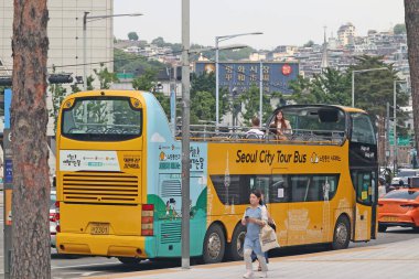 Seul, Güney Kore - Haziran 05.2023: Seul Şehir Tur Otobüsü - Güney Kore 'nin Seul kentindeki devasa şehri görmek için kullanabileceğiniz çok sayıda turistik otobüsten biri.
