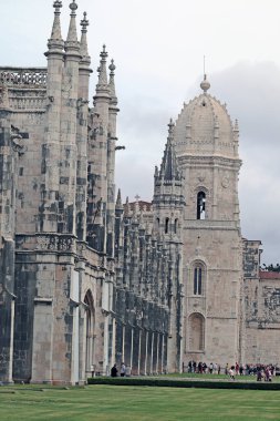 Belem-Lizbon, Portekiz - 27 Ekim 2022 'de Belem-Lizbon' da Hieronymus-Kloster ve Santa Maria Kilisesi 'ne