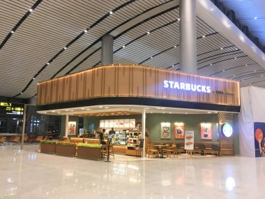 Rajiv Gandhi Uluslararası Havalimanı 'ndaki Yeni Terminal Eklenti Salonu' ndaki Kafe - Hyderabad, Hindistan 11 Haziran 2024 JPG Dosyası