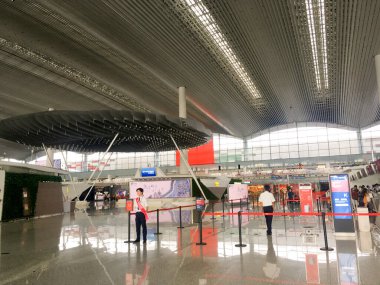 29 Eylül 2024 'te Guangzhou Baiyun Uluslararası Havalimanı Terminali' nin giriş salonu - JPG Dosyası Olarak Stock Image