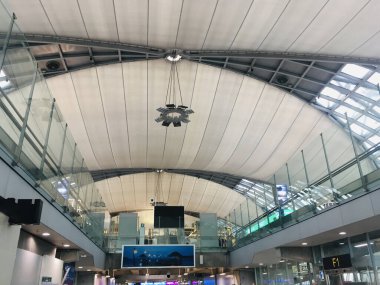 17 Ekim 2024 'te Tayland' ın başkenti Bangkok 'taki Suvarnabhumi Uluslararası Havalimanı' nda Çelik Yapılı Gergin Kumaş Çatı - JPG Dosyası olarak Stock Image