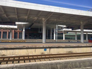 24 Eylül 2024 'te Guiyang Doğu Tren İstasyonu' ndaki Platform Görünümü - JPG Dosyası Olarak Stock Image