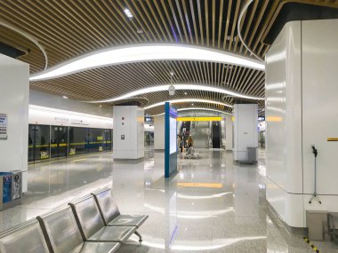 Shanghai 'deki Modern Pudong Havaalanı Bağlantı Hattı Terminal İstasyonu (Şangay Suburban Demiryolu) - 4 Nisan 2025 - Çin - JPG Dosyası Olarak Stock Image