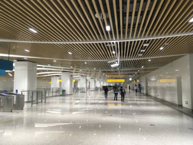 Shanghai 'deki Modern Pudong Havaalanı Bağlantı Hattı Terminal İstasyonu (Şangay Suburban Demiryolu) - 4 Nisan 2025 - Çin - JPG Dosyası Olarak Stock Image