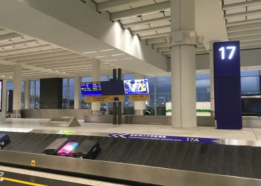 31. Mar 2025 'te Hong Kong Uluslararası Havaalanı' nda bagaj kemeri alanı - JPG Dosyası Olarak Stock Image